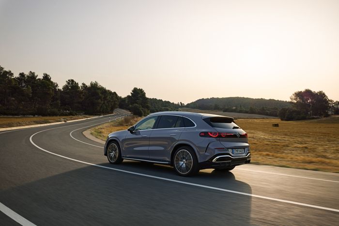 2026-Mercedes-Benz-GLC-with-EQ-Technology-debut-8.jpg