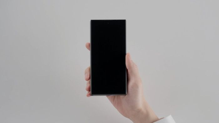 Chi phí thay màn hình Galaxy Z TriFold có giá trị khá cao, khiến nhiều người phải cân nhắc trước khi quyết định sửa chữa.