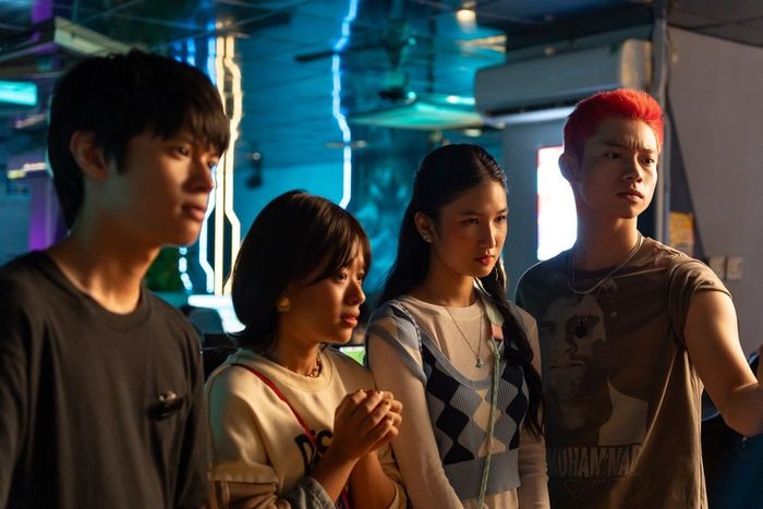 Sự dày đặc của thoại và tính giả tạo khiến bộ phim thực sự gây mệt mỏi cho người xem