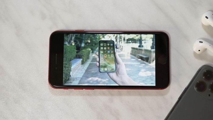 iPhone-SE-8