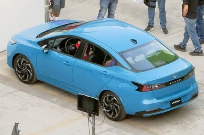 Nissan Almera 2.jpg
