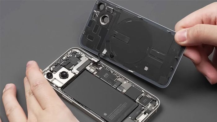thay-pin-iphone-11-5