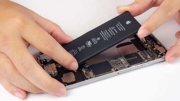 thay-pin-iphone-11-2
