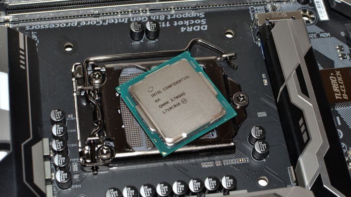 Khắc phục lỗi CPU chạy nhưng màn hình không lên: Kiểm tra nguồn điện