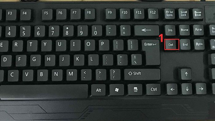 Khắc phục lỗi CPU chạy nhưng màn hình không lên: Reset BIOS Bước 1