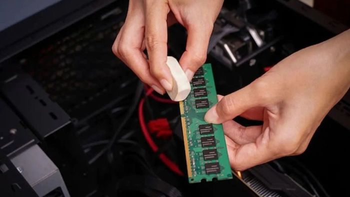 Khắc phục lỗi CPU chạy nhưng màn hình không lên: Kiểm tra RAM