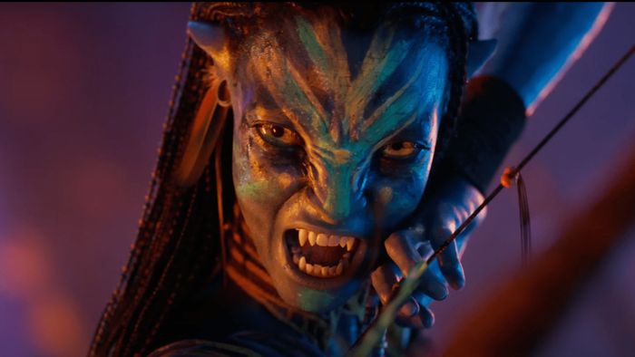 Neytiri là một người mẹ đầy yêu thương, nhưng cũng là một chiến binh dũng mãnh.