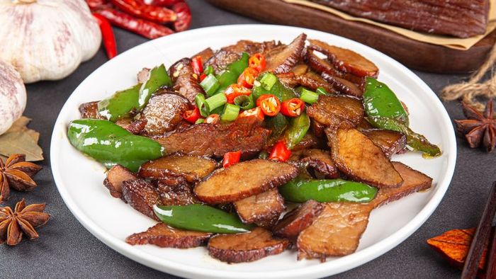 Món thịt xông khói xào ớt, đặc sản Hồ Nam