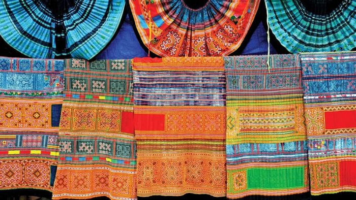 Những món đồ thổ cẩm của dân tộc Thổ Gia