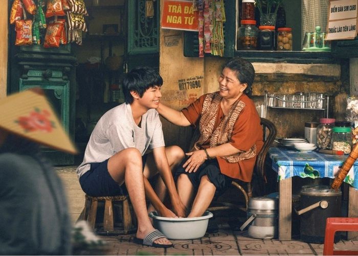 Ban đầu, Thế Hệ Kỳ Tích mang tên Bà Đừng Buồn Con.