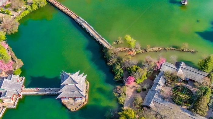 Khung cảnh Công viên Hắc Long Đàm nhìn từ trên cao