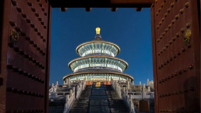 Thiên Đàn về đêm toát lên vẻ đẹp huyền ảo, lung linh như một bức tranh sống động.