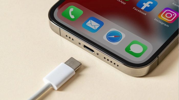 iPhone-15-cu-3