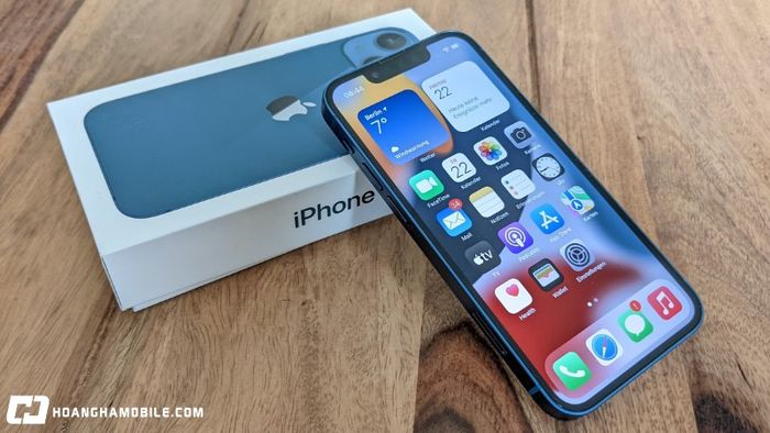 iphone-13-cu-vua-phan-khuc-tam-trung-co-con-dang-mua-2025