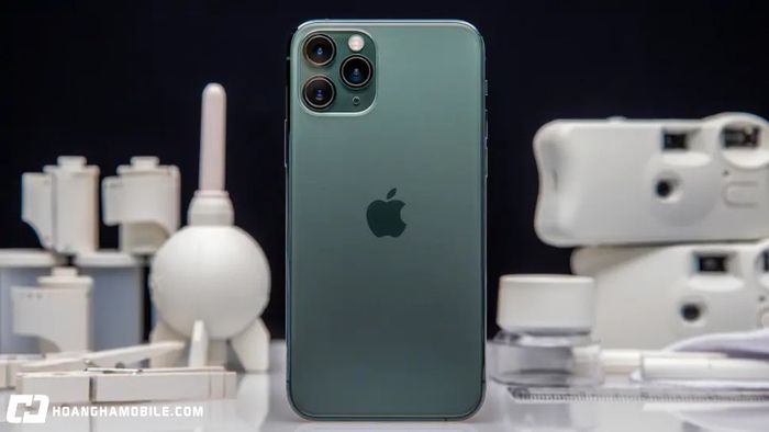 iphone-13-pro-max-cu-gia-tot-pin-trau-nhung-co-noi-loi-loi-man-hinh-9