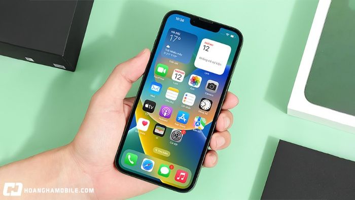 iphone-13-cu-vua-phan-khuc-tam-trung-co-con-dang-mua-2025