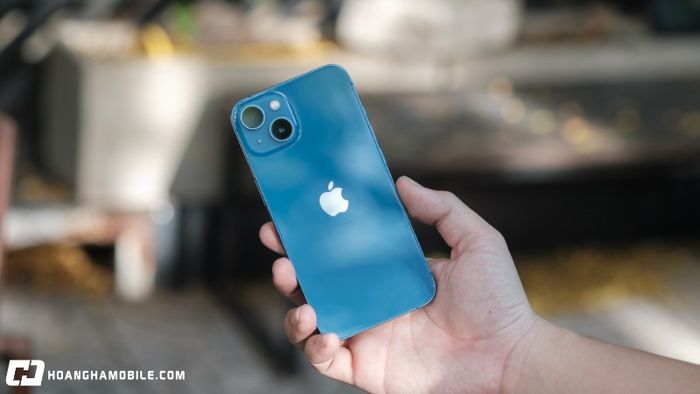 iphone-13-cu-vua-phan-khuc-tam-trung-co-con-dang-mua-2025