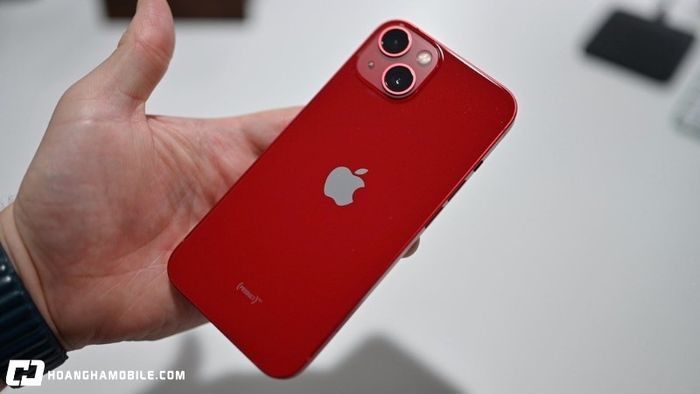 iphone-13-cu-vua-phan-khuc-tam-trung-co-con-dang-mua-2025