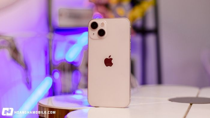 iphone-13-cu-vua-phan-khuc-tam-trung-co-con-dang-mua-2025