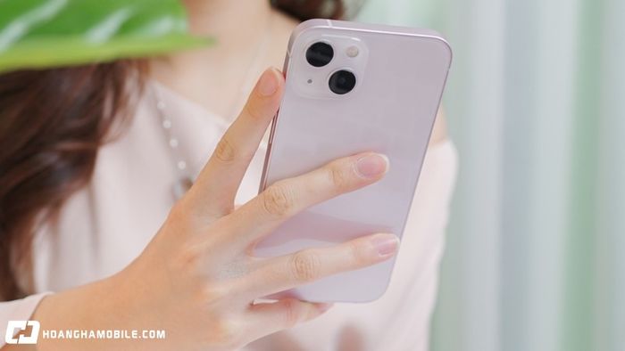 iphone-13-cu-vua-phan-khuc-tam-trung-co-con-dang-mua-2025-9