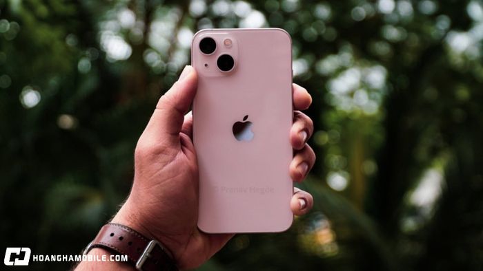 iphone-13-cu-vua-phan-khuc-tam-trung-co-con-dang-mua-2025