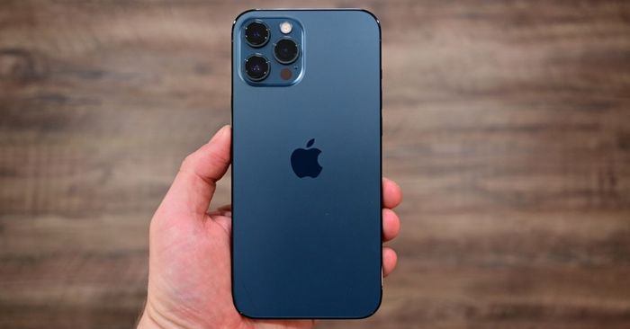 iphone-12-pro-max-cu-gia-11-trieu-co-nen-lua-chon-lam-dien-thoai-chinh-11