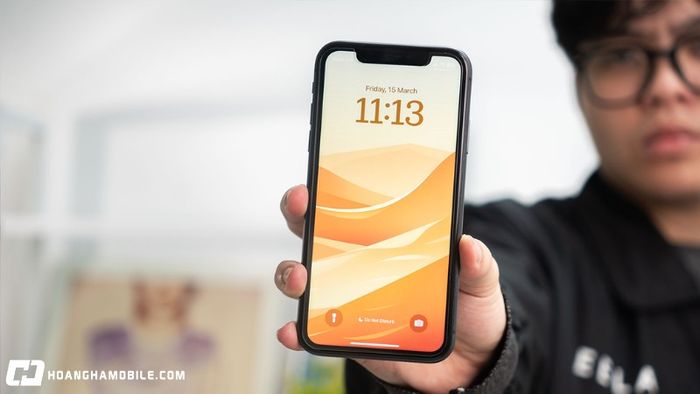 gia-iphone-11-cu-va-moi-bang-gia-re-chi-hon-5-trieu-co-xung-dang-mua-10