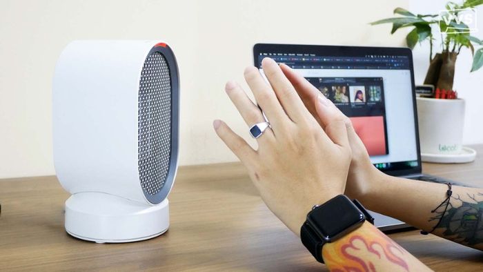 quat-nho-de-giuong-top-mau-quat-em-ai-mat-nhe-dang-sở-hữu-hien-nay-5