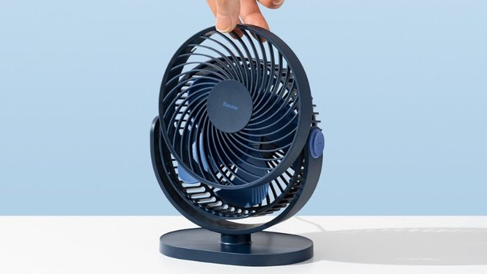 quat-nho-de-giuong-top-mau-quat-em-ai-mat-nhe-dang-sở-hữu-hien-nay-9