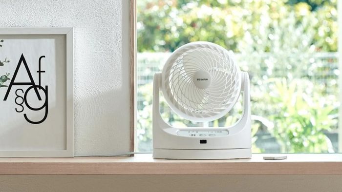 quat-nho-de-giuong-top-mau-quat-em-ai-mat-nhe-dang-sở-hữu-hien-nay-4