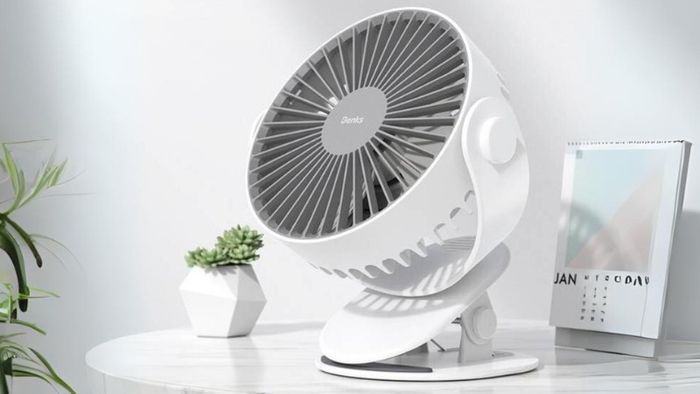 quat-nho-de-giuong-top-mau-quat-em-ai-mat-nhe-dang-sở-hữu-hien-nay-2