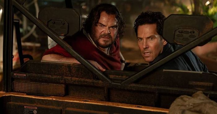 Nhưng chính họ lại trở thành những diễn viên chính trong cuộc phiêu lưu ngoài đời thật của bộ phim