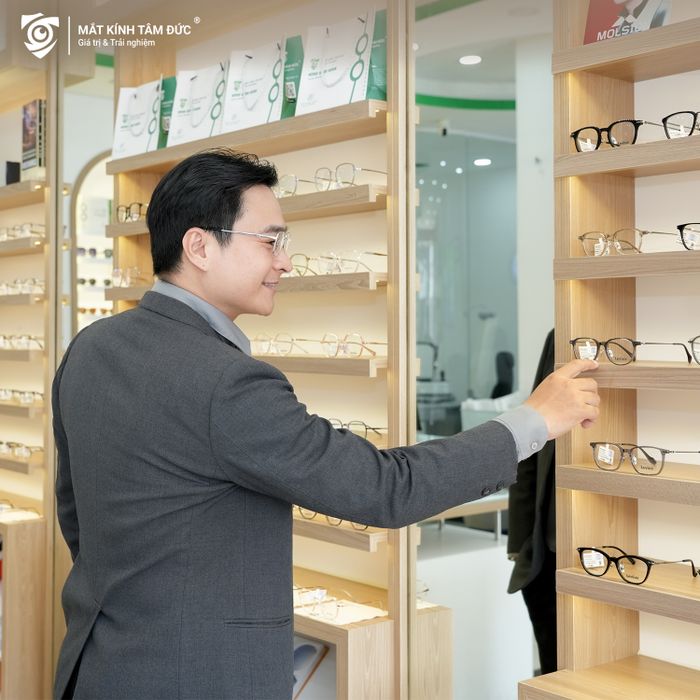 Hình ảnh Mắt Kính Tâm Đức 1