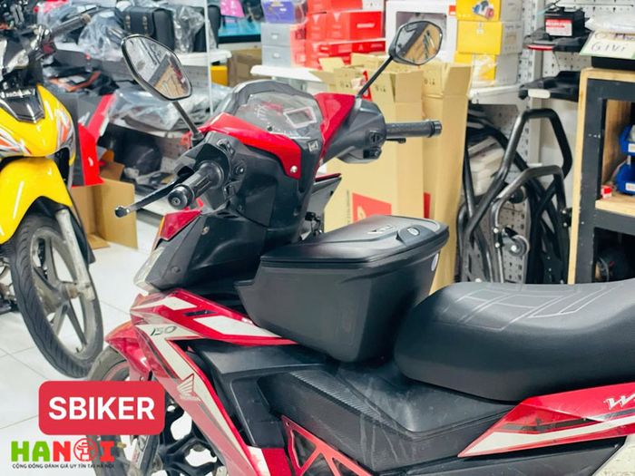 Dia-chi-gan-thung-giua-xe-may-o-ho-chi-minh-thung-giua-givi-tai-sbiker-2-Mytour