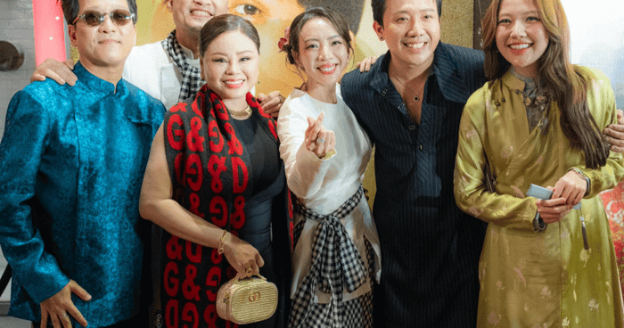 Trấn Thành và Trường Giang đã có mặt tại buổi họp báo của 'Ai Thương Ai Mến', gửi lời chúc mừng đến đạo diễn Thu Trang.