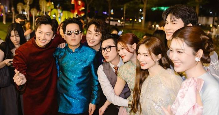 Rất đông nghệ sĩ Việt đã có mặt tại buổi họp báo công chiếu 'Ai Thương Ai Mến'.