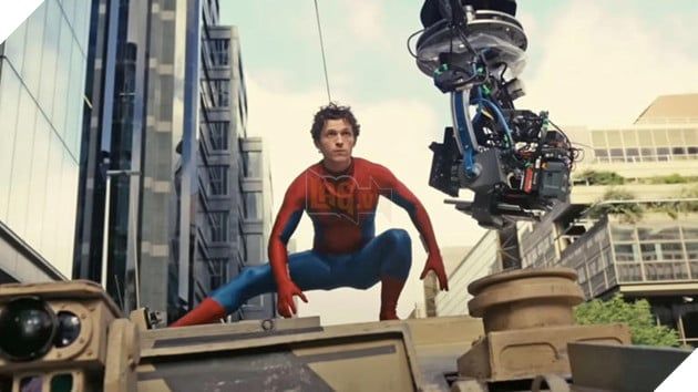 Những khoảnh khắc hậu trường của Tom Holland trong quá trình quay phim 