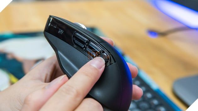 Trải nghiệm HyperWork Macro: Chuột siêu đỉnh với 9 nút, màn hình OLED và di chuyển êm ái trên mặt kính.