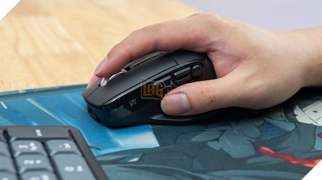 Trải nghiệm HyperWork Macro: Chuột 9 nút, màn hình OLED, di chuyển mượt mà trên mặt kính.