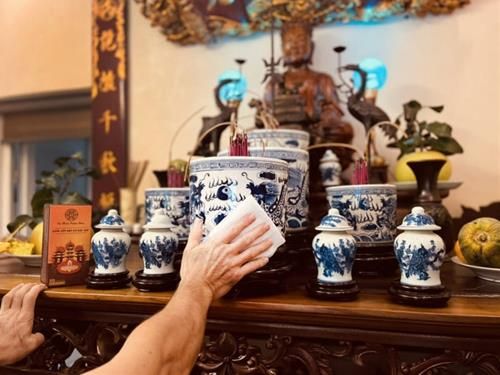 Những công việc cần làm với bàn thờ vào ngày cuối năm