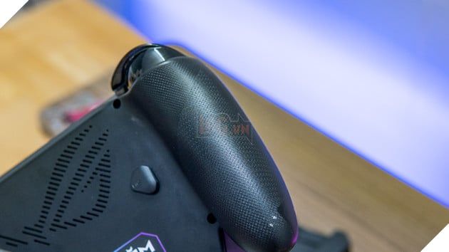 Đánh giá Asus ROG Xbox Ally X: Cảm giác cầm chắc tay, pin lâu và khả năng tản nhiệt ấn tượng 5