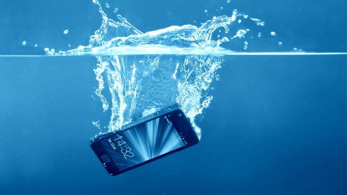 nuoc-vao-loa-dien-thoai-1