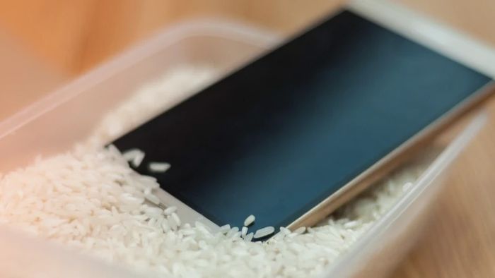 nuoc-vao-loa-dien-thoai-7