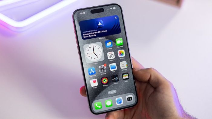 iphone-15-pro-max-256gb-gia-bao-nhieu-2025-cap-nhat-moi-nhat-va-tu-van-mua-2