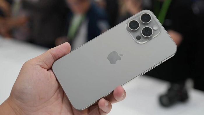iphone-15-pro-max-256gb-gia-bao-nhieu-2025-cap-nhat-moi-nhat-va-tu-van-mua-4