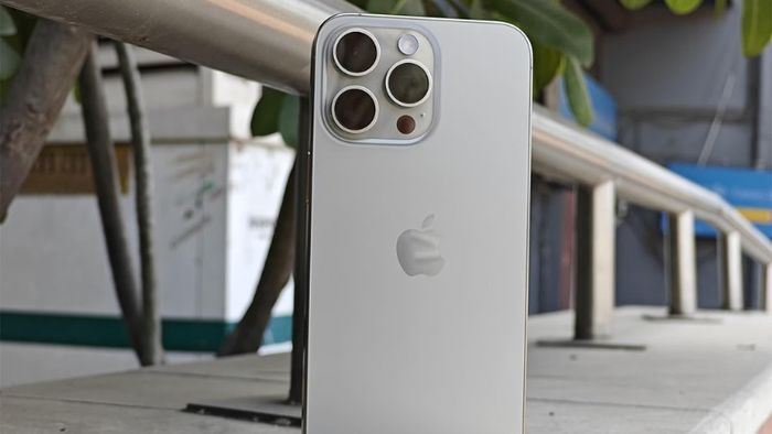 iphone-15-pro-max-256gb-gia-bao-nhieu-2025-cap-nhat-va-tu-van-mua-1