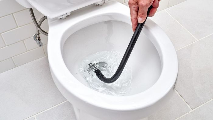 10-cach-thong-tac-bon-cau-tai-nha-don-gian-hieu-qua-va-an-toan-8