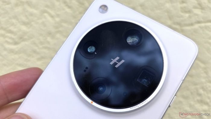 Vivo X300 Ultra sẽ sử dụng chip Snapdragon 8 Elite Gen 5 mạnh mẽ nhất của Qualcomm.