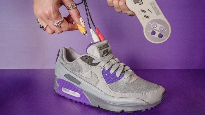 Nike AIR SNES sử dụng chuẩn Analog (RCA) để kết nối với TV, giữ lại không khí cổ điển của thập niên 90
