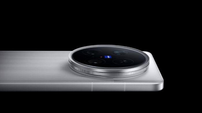 Vivo X300 Ultra sẽ sở hữu phần cứng camera cực kỳ mạnh mẽ, với cảm biến góc siêu rộng có kích thước lên tới 1/1.28 inch.